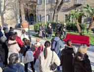Fano, nei giardini di piazza Amiani una panchina tricolore per ricordare i martiri delle foibe