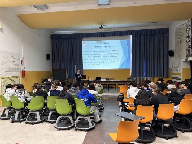 Fano, la polizia al Liceo Nolfi-Apolloni per la giornata contro il bullismo e cyberbullismo