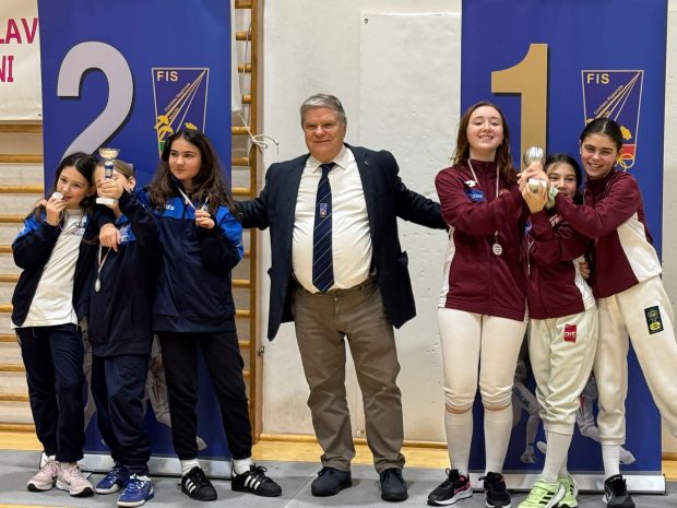 Al Palascherma di Jesi Fanum Fortunae Scherma trionfa nelle gare a squadra femminile e maschile