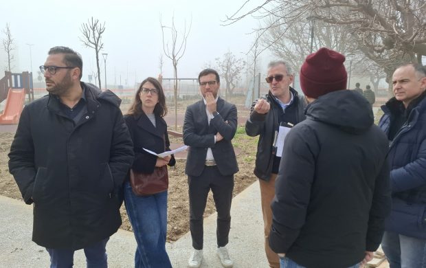 Lungomare Torrette di Fano, nuova vita tra verde e giochi per bimbi: “Entro fine aprile lavori finiti”