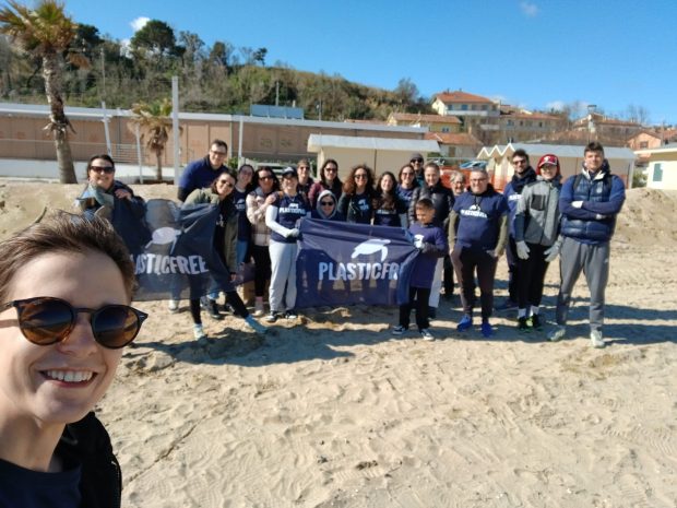 Plastic free in azione sul litorale nord: lungomare Fosso Sejore-Bagni Elsa tirato a lucido