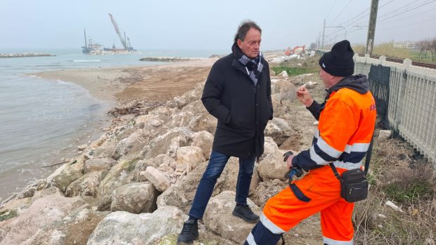 Difesa della costa, summit in Regione: “La spiaggia di Metaurilia di Fano non è in pericolo”