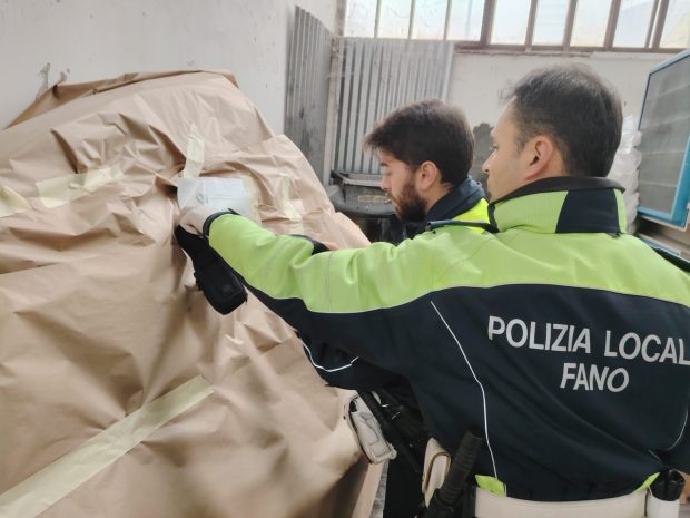 Fano, sicurezza sul lavoro: accertate gravi violazioni in un’officina meccanica. Sequestrati rifiuti pericolosi
