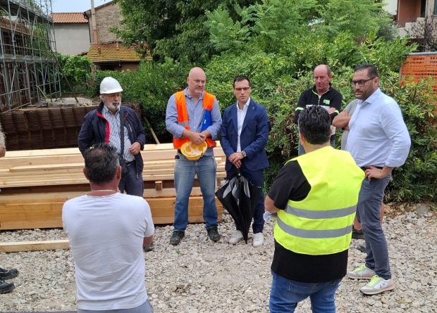 Sindaco Fano e assessore Ilari in sopralluogo al Vallato: “Nuovo nido Girasole è una priorità: avanti tutta col cantiere”