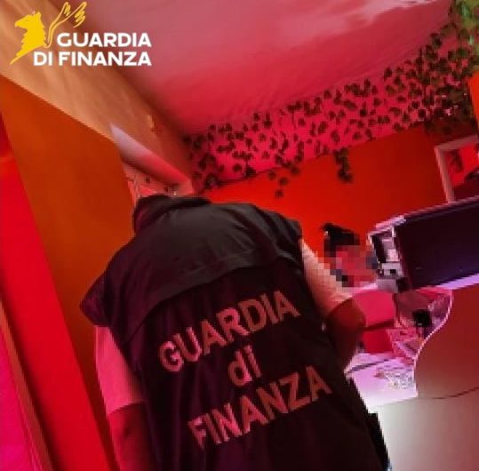 Sigilli a due centri massaggi a Pesaro e a Fano per favoreggiamento della prostituzione