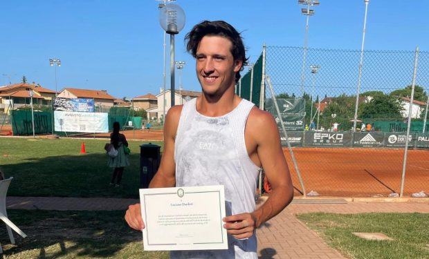 Il tennista Luciano Darderi riceve l’encomio del Consiglio regionale delle Marche