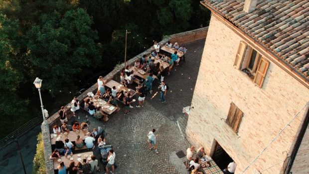 A Montemaggiore tutto pronto per la nuova edizione della cena itinerante ‘A spasso nel Castello’