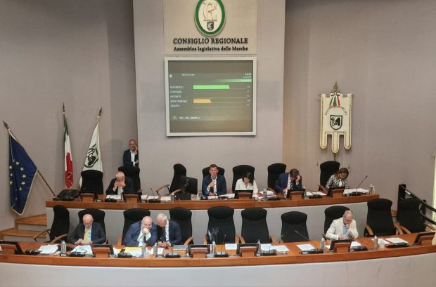 Marche, approvata in Consiglio regionale la nuova legge sulla rimozione dell’amianto