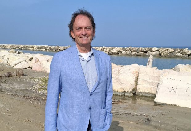 Completata la manutenzione delle scogliere di Baia Metauro. A Metaurilia si prosegue fino a luglio