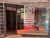 Vandali colpiscono la sede del Pd di Pergola