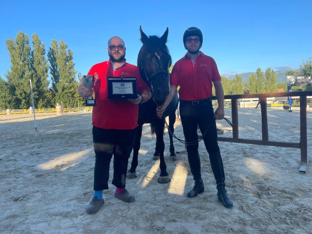 La prima volta di un cavallo razza Catria a un campionato europeo: Bronte vola in Francia