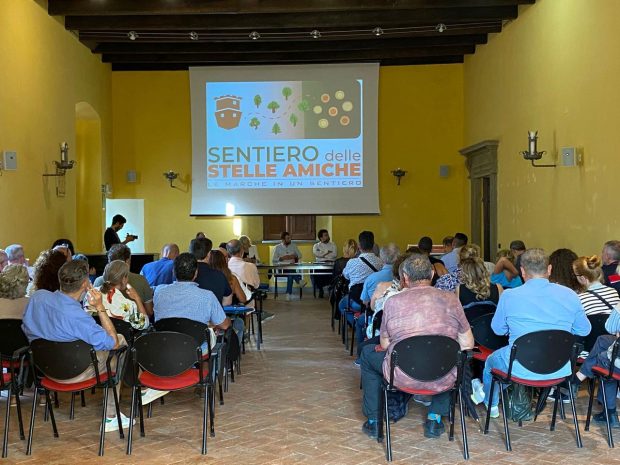 Presentato “Sentiero delle Stelle Amiche”: cammino tra natura, storia, spiritualità per scoprire l’anima autentica delle Marche