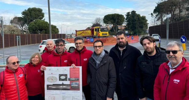 Rotatoria di via Aldo Moro: al via l’intervento che ospiterà l’installazione per i 75 anni di AVIS Fano