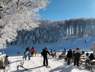 Sul Monte Catria nel week-end si scia. E tornano gli Après-ski