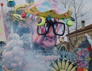 In 10mila per salutare la prima domenica del Carnevale di Fano tra Dante Ferretti e la Basilica di Vitruvio