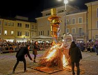 Con il Rogo del Pupo si chiude l’edizione 2026 del Carnevale di Fano