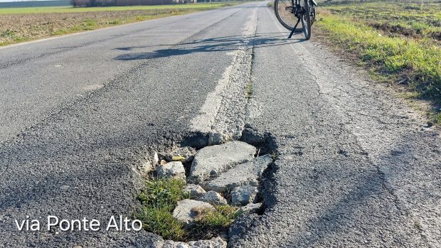 Panaroni (M5S Fano):”Via Ponte Alto senza isola ecologica e in condizioni disastrate, così come via dei Mezzadri, S.Egidio e della Cupa”