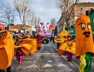 Fano si accende di maschere, musica e meraviglia