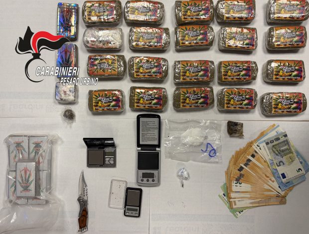 Fano,operazione antidroga dei Carabinieri. Tre arresti e due denunce a piede libero, sequestrati 3 kg di sostanze stupefacenti