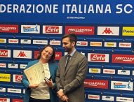 A Evelina Langella della Fanum Fortunae Scherma il Distintivo d’Onore Argento della Fis