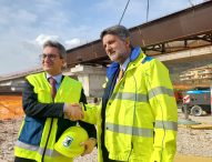 Acqualagna, avviate le operazioni di varo del nuovo impalcato del viadotto Candigliano