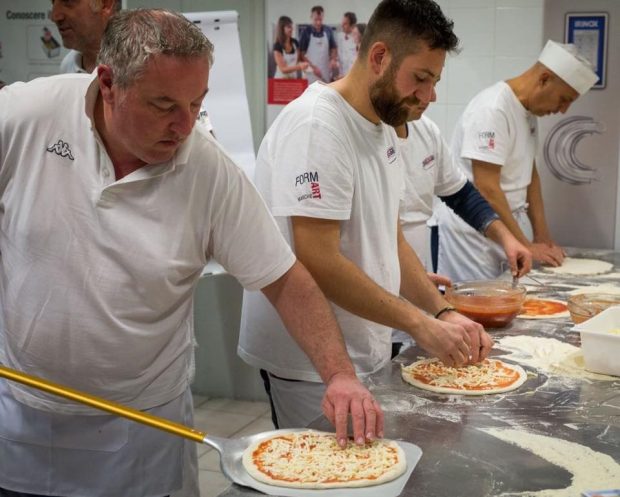 Parte nuovo corso base per diventare pizzaiolo organizzato da CNA e Form.Art