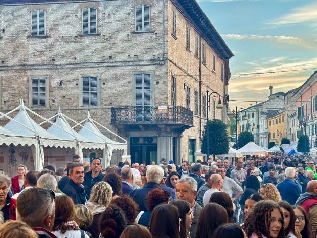 Pergola raddoppia: 20mila presenze alla Fiera Internazionale del Tartufo bianco pregiato
